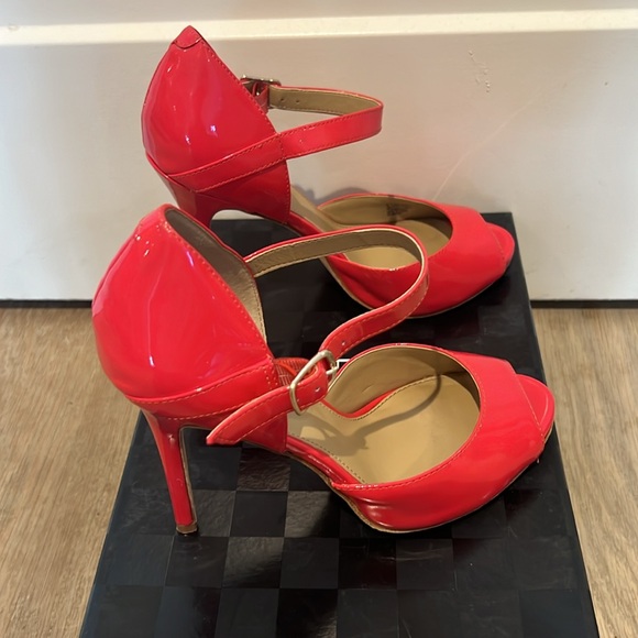 Saks Fifth Avenue SF-BECKA Hibiscus Soft Patent Heel 6.5 - Picture 5 of 6